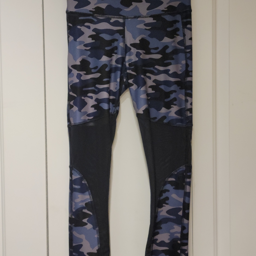 VIP performance Athletic Yoga pants Sz. sm Purplish grey camo w/mesh, never worn